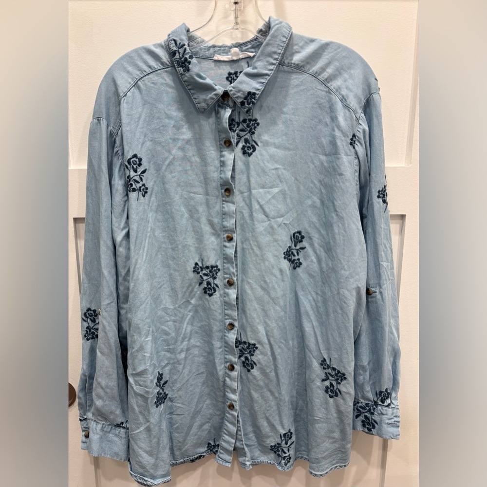Jane & Delancey Light Blue Button-Down Shirt with Navy Floral Embroidery Lyocell
